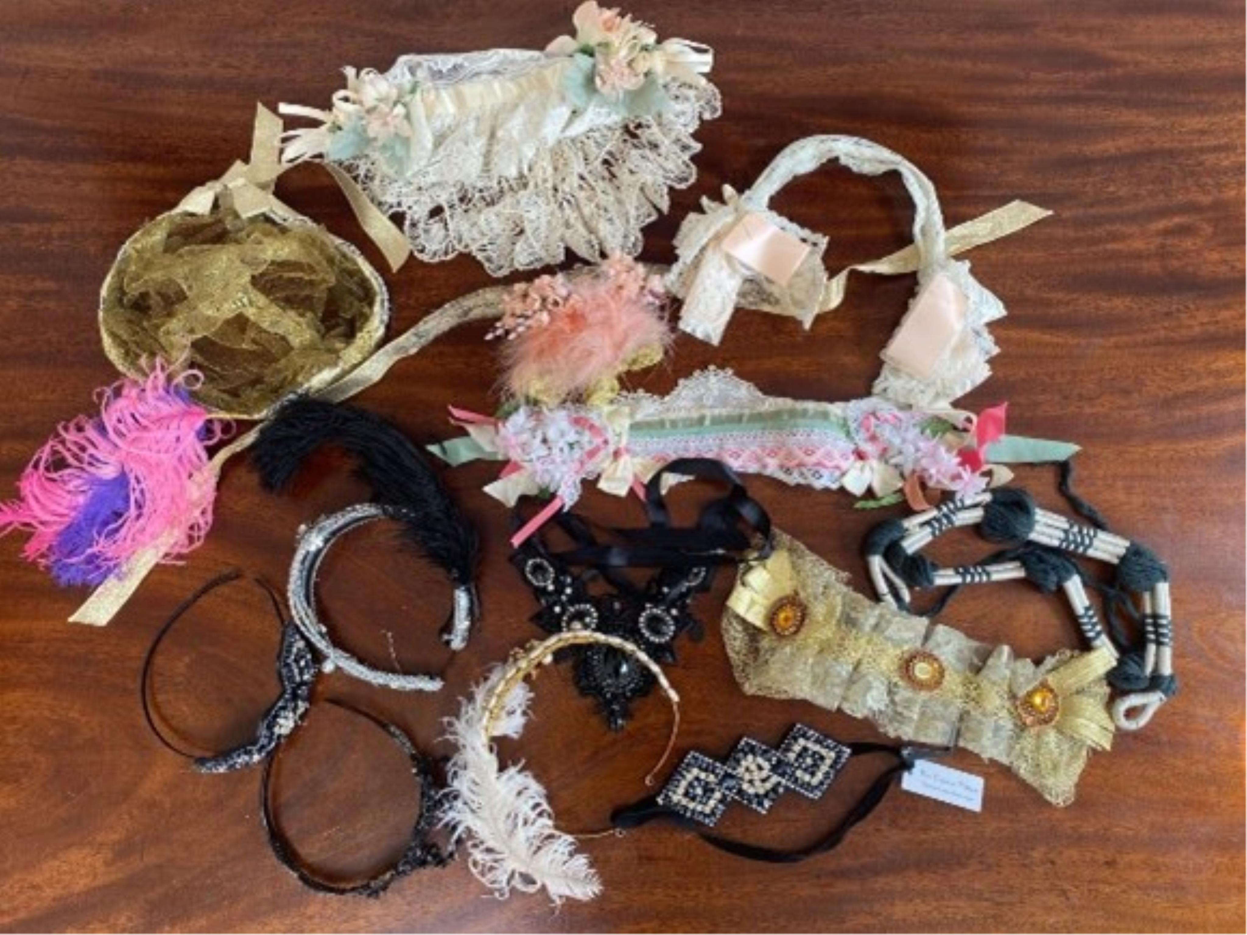 A mixed selection of lady’s hair decorations